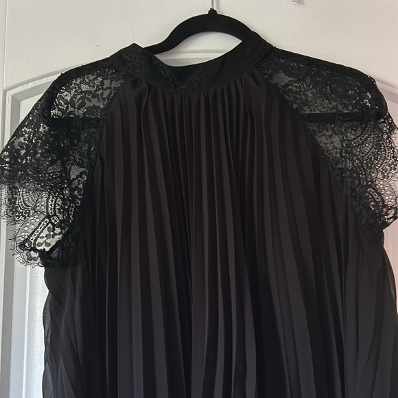 Sleeveless blouse - Picture 4 of 5